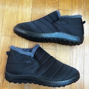 Black Quilted Fleece Lined Slip On Slippers Women’s 6
